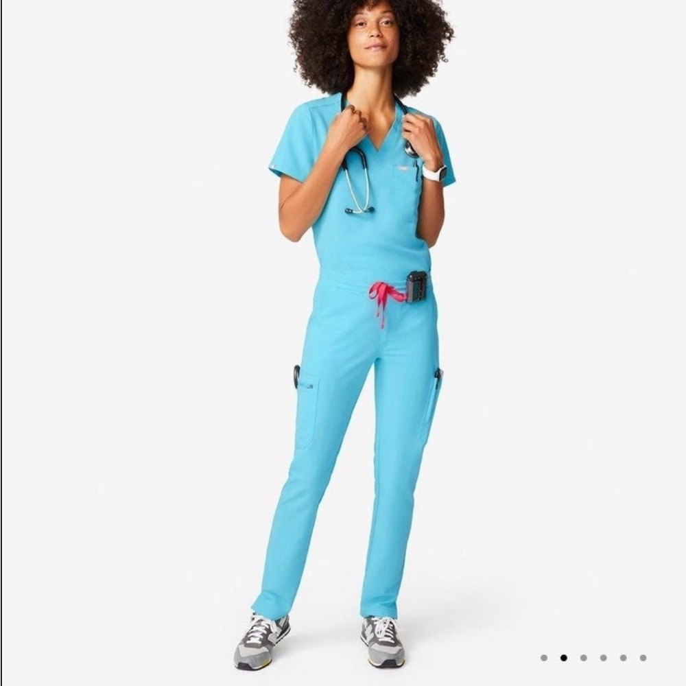 Figs neon blue set